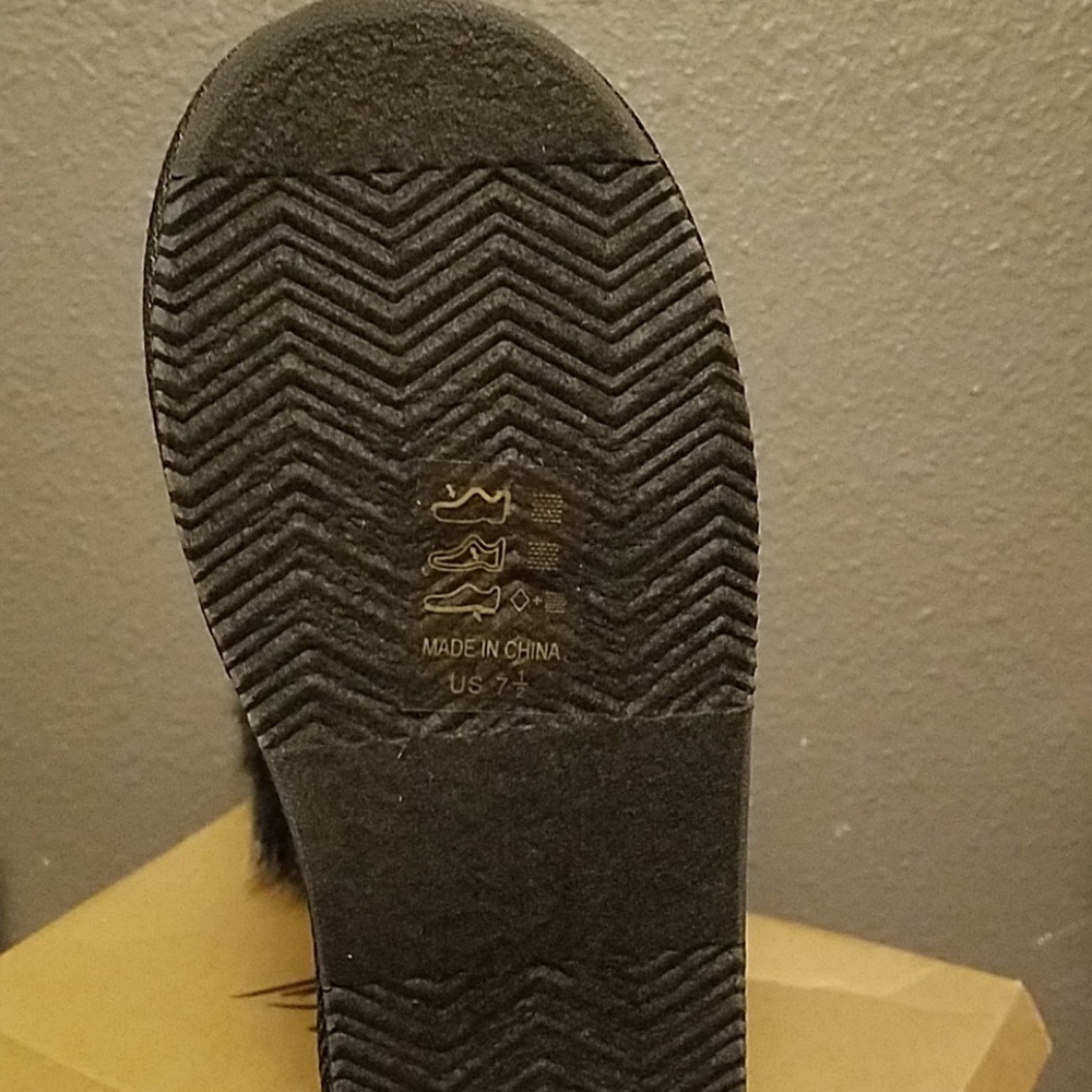 Boots - Picture 4 of 4